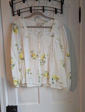 Beautiful Summer Blouse With Lace Detailing XL